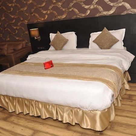 Hotel Gulmarg Regency Shimla Exteriör bild