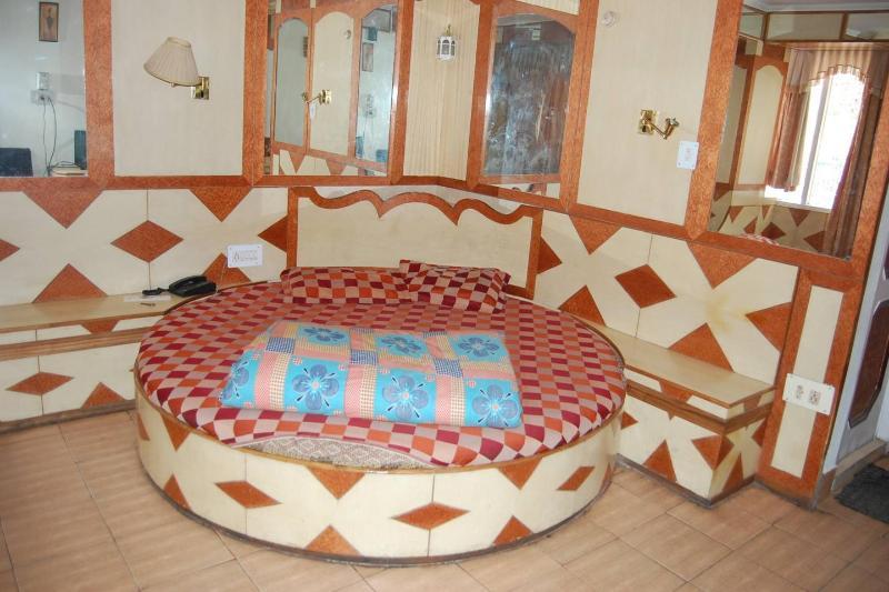 Hotel Gulmarg Regency Shimla Exteriör bild